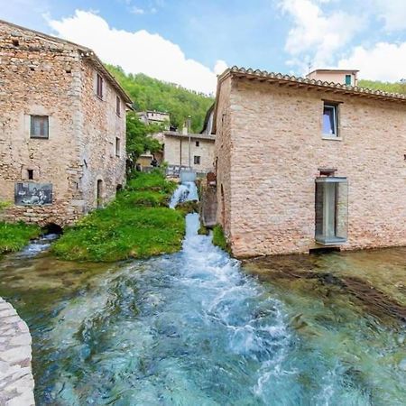 Casa Vacanze Fonte Del Menotre Foligno Exteriér fotografie